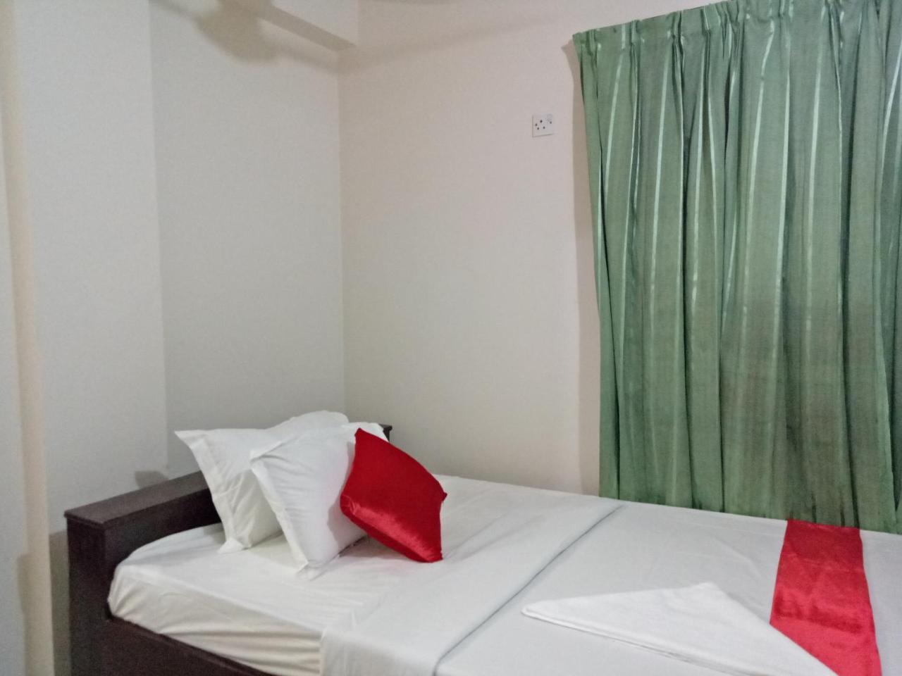 Hotel The Sylhet Int Дакка Экстерьер фото